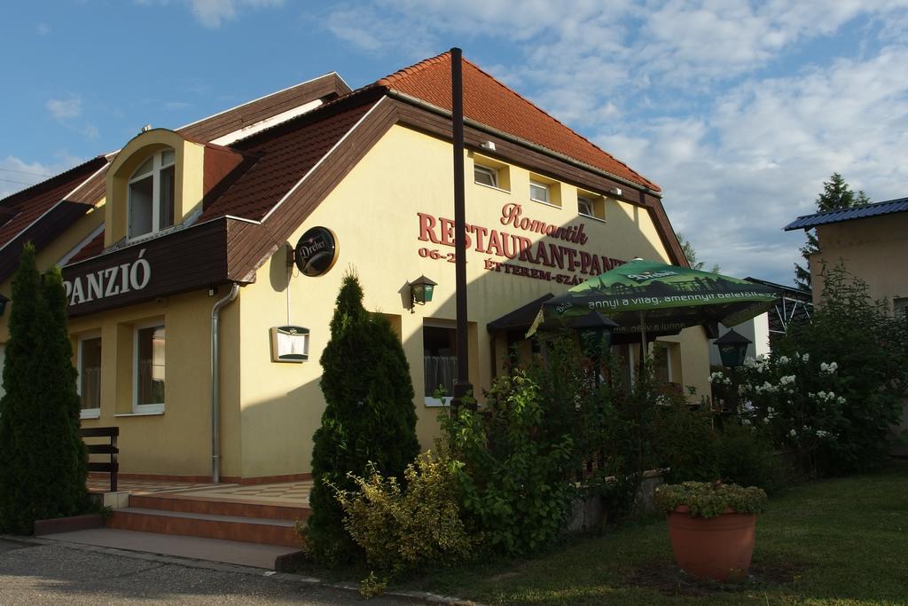 Romantik Etterem - Panzio Tatabánya Dış mekan fotoğraf