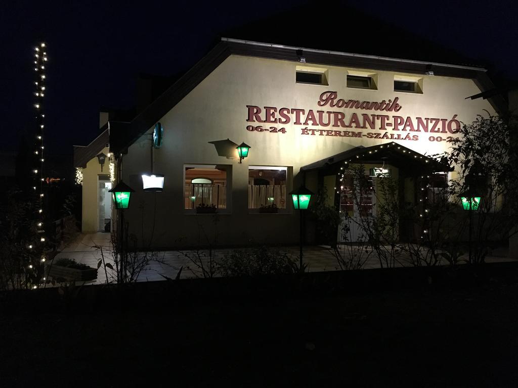 Romantik Etterem - Panzio Tatabánya Dış mekan fotoğraf