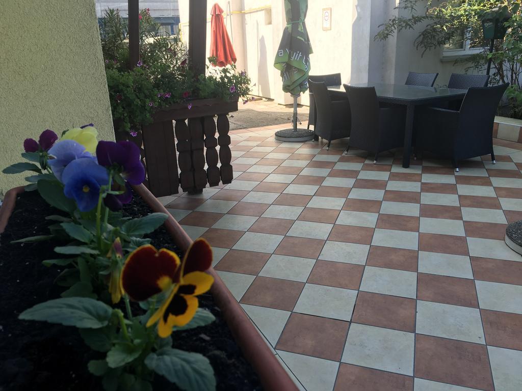 Romantik Etterem - Panzio Tatabánya Dış mekan fotoğraf