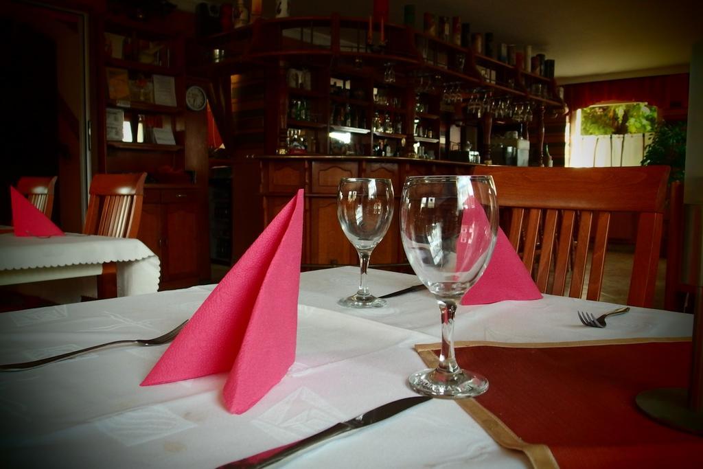 Romantik Etterem - Panzio Tatabánya Dış mekan fotoğraf
