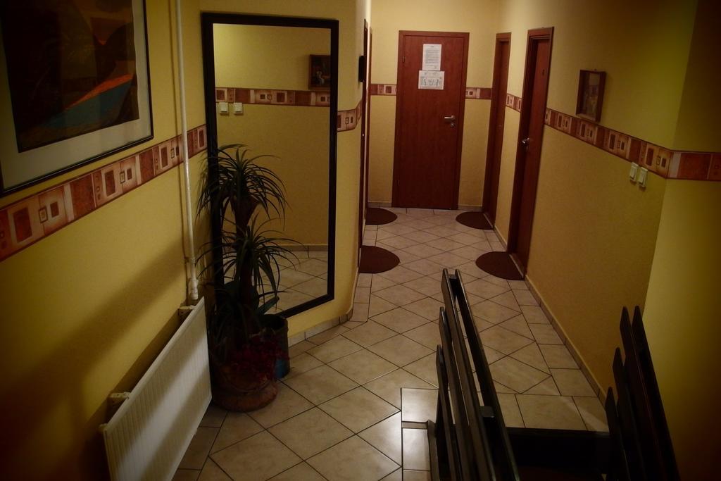 Romantik Etterem - Panzio Tatabánya Dış mekan fotoğraf